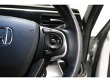 Hondaセンシングの機能のひとつ、アダプティブクルーズコントロール付!アクセルから足を離しても設定したスピードと前車との車間を保ち走行してくれます!車線維持もアシスト☆高速道路で疲労軽減ですね☆