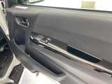 【パワーウインドウ】運転席のスイッチで、各席の窓ガラスの開閉ができます!あると便利ですよね!