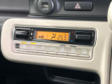 【オートエアコン】一度お好みの温度に設定すれば、車内の温度を検知し風量や温度を自動で調整。暑い&hellip;寒い&hellip;と何度もスイッチ操作をする必要はありません。快適な車内空間には必須の機能ですね♪