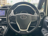 【純正革巻きステアリング】上質な革を使用することで、手にしっかり馴染みとても運転しやすいハンドルです♪