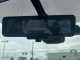 【スマートルームミラー】バックドアについてますカメラと連動して、後方の映像がルームミラーに映ります。