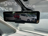 ◆◆◆インテリジェントルームミラーです。乗員、ヘッドレスト、積載物などで遮られがちなルームミラーの後方視界を車両後方にあるカメラの画像を映し出しいつもクリアに保ちます。