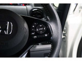 Hondaセンシングの機能のひとつ、アダプティブクルーズコントロール付!アクセルから足を離しても設定したスピードと前車との車間を保ち走行してくれます!車線維持もアシスト☆高速道路で疲労軽減ですね☆