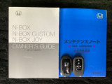 スマートキーは鍵をバッグに入れたままでもドアロックの開閉やエンジンのON・OFFができます。夜間や雨の日も鍵を探さなくて良いので便利です。