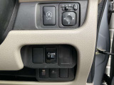 運転席のハンドル右奥側にまとめられたスイッチ群。一目で分かりやすく操作しやすいです。