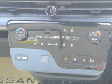 3スポットエアコン搭載です♪運転席・助手席・後席でそれぞれ別々のエアコン温度設定が可能ですよ♪