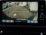 ガイドライン付きバックカメラを装備しているので、慣れない場所での車庫入れも安心です。