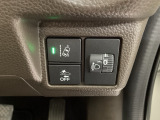 衝突の危険がある時に警告してくれる衝突軽減ブレーキ。車線を外れそうな時に警告し、ステアリング制御してくれる路外逸脱制御機能搭載!