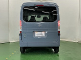 プライバシーガラスが装備されています。外を見るときには気にならずに、後方車両からは車内が見えにくくなってます