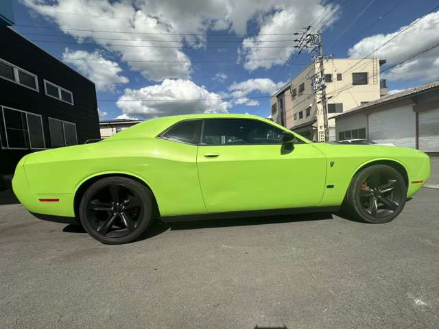 ダッジ チャレンジャー R/T プラス サブライムグリーン・純正20AW の