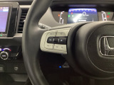 ステアリング左手側はオーディオ関連の操作スイッチです。視線を逸らすことなく運転に集中できます