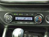 オートエアコンを装備しておりますので、四季を通じて車内を快適な温度に保つことが出来ます!高級感が有りますね!