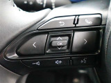 ステアリングスイッチ付き。手を離さずにさまざまな操作が可能です。