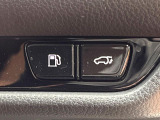 【パワーバックドア】スマートキーや運転席のボタンを押すだけでリアゲートが自動で開閉します!荷物を持っている時や、高い位置にあるバックドアを閉める際に便利な機能です♪