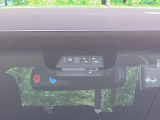 【プリクラッシュセーフティ】前方の車両等を検知し、衝突しそうな時は警報で注意を促し、ブレーキを踏む力をサポート。ブレーキを踏めなかった場合は衝突被害軽減ブレーキが作動、衝突回避をサポートします。