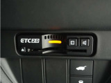 ◆ETC2.0装着◆進化したドライブ体験。料金収受システムだけだったETCが生まれ変わって、高速道路を賢く使うETC2.0に進化しました。多彩な情報サービスが便利で快適なドライブ体験を提供します。