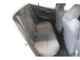 後席シートは分割可倒式。乗せる荷物や乗車人数に合わせて片側ずつ倒すことが出来ます。
