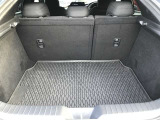 トランクルーム!後ろのシートは片方ずつ倒せます。乗る人や積む荷物に応じてアレンジが可能ですので多彩に使えてとても便利です。