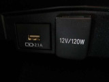 充電用USB端子付き。スマートフォンなどの充電に便利です。