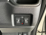 【リア両側パワースライドドア】リモコンなどで自動開閉。Hondaスマートキーを携帯していれば、軽い力で解錠とドアオープンが行えます。半ドア状態まで閉めると、自動的に全閉する機能付き。