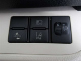 【車線逸脱防止機能】ウィンカーをださずに車線逸脱をするとディスプレイ表示と警報ブザーで注意を促します。