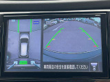 上から見たような画像で車庫入れなどに便利なアラウンドビューモニター