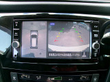 アラウンドビューモニターも装備しております。ご覧のように車体を真上か見たような映像なので、車庫入れの苦手なお客様ももうご心配いりません。