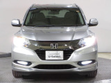 ハロゲンより明るく、より遠くまでさらなる安心感のあるLEDヘッドライトを採用。照射軸の上下方向を自動調整するオートレベリング機構、点灯忘れも防止できるオートライトコントロール機構付きです。