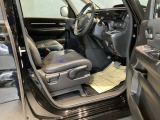 フィット感のあるシート。しっかりと支えてくれるので、長時間の運転を快適にサポートしてくれます。