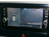 アラウンドビューモニターは車両の上空から見下ろすような映像で全方向見れるので、車庫入れが楽になります☆