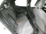 気になる汚れは「まるまるクリン」で解消! 当社の中古車はシートを外して隅々までキレイにクリーニングしてあります(但し、一部 高年式車両等は除きます)
