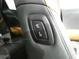 助手席もパワーシート付です。運転席からは、助手席肩口パワーシートスイッチで助手席シートの操作が手軽にできます。