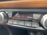 運転席・助手席に快適シートヒータースイッチ
