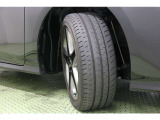 タイヤサイズ 215/45R17。