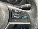 【プロパイロット】高速道路のロングドライブをアシスト。アクセル・ブレーキを制御し前方車との車間距離を保ち、ハンドル操作を制御アシストし走行車線を維持します。
