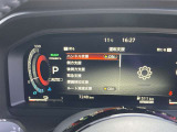 エマージェンシーブレーキは前方の車両や歩行者との衝突回避をサポートします。車両や歩行者と衝突の恐れがある時に警報とブレーキにより、運転者の衝突回避操作を支援します。