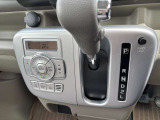 スポーツシフトに入れてマニュアル車感覚の走行が出来ます。山道走行や高速道路の走行に大活躍です★