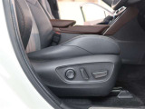 パワーシート搭載。微妙な調整が手軽にでき、ピッタリなポジションで運転することが可能です。