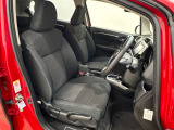 前席の画像です。是非運転席に座っていただき視界等をご確認ください。