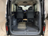 軽い力でサッと倒せるシートアレンジ。急に荷物が増えても、その場でサクッとスペースを広げられます。毎日の『困った』を『助かった』に変える工夫が満載です。