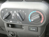 マニュアルエアコン装着です。夏は、快適に、冬でも車内の曇りを取ってくれるので安全です。