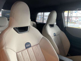 MINIのスポーツシートは身体を包み込むデザインになっていますので長距離運転でも疲れにくく設計されています!