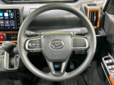 インテリアに合わせたデザインのステアリングは、運転される方のことも考え、運転しやすい形状、大きさです。是非一度、実際に触ってお確かめください。