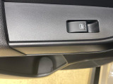 見た目が大事!な外装はぴかっとキレイに磨いており、経年のくすみもよみがえっております。ヘッドライトやドア周辺を磨く際にはマスキングテープを使用して保護しながら丁寧に作業をしております。