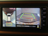 パノラミックビューモニター付きです。車両を上から見たような映像をモニター画面に表示。運転席からの目視では見にくい、車両周辺の状況をリアルタイムでしっかり確認できます。