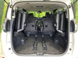 普段のお買い物や通勤、送迎等に十分な荷室スペースを確保しております。セカンドシートを倒すと、大きな荷物の積載も可能です♪