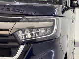 LEDヘッドライトは、点灯の瞬間から最大光量を発揮し、突然暗くなるトンネルなどでの安定感を高めます。