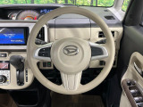 インテリアに合わせたデザインのステアリングは、運転される方のことも考え、運転しやすい形状、大きさです。是非一度、実際に触ってお確かめください。