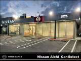 駐車スペースは店舗の正面に4台ございます。