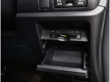 ETC!料金所も止まる事無くスイスイです!窓を開ける必要も無いので雨や花粉、排気ガスの浸入もありません!今や必需品ですネ!